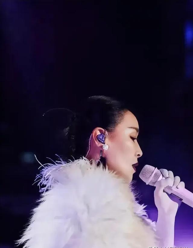 探索未来的繁荣之路，澳门与香港资本车的全面释义、解释与落实2025新澳门和香港正版免费资本车,全面释义、解释与落实